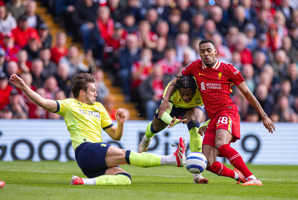 闪耀哥客场2-2战平多特，本赛季欧冠正赛仍一胜难求（客场2-2憾平多特，闪耀哥本季欧冠正赛依旧难求首胜）