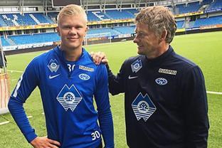 电讯报：切尔西为帕尔默定制特殊战靴，保护受伤脚趾助其康复（电讯报：切尔西为帕尔默打造专属护趾战靴，助其脚趾伤势康复）