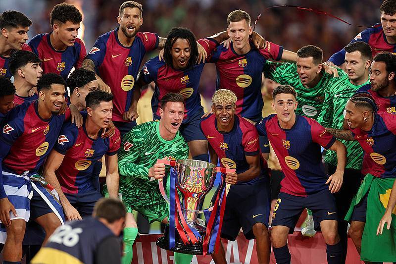 FC26美丽足球：维蒂尼亚、德容领衔，金外脚背夸雷斯马在列（FC26唯美流派：德容与维蒂尼亚领衔，“金外脚背”夸雷斯马上榜）