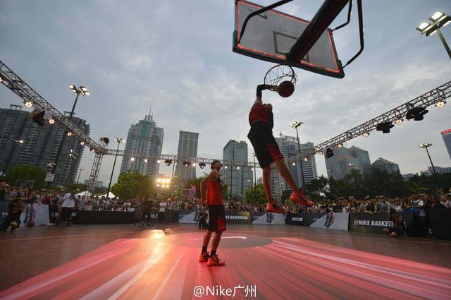 足球法甲豪门官宣续约核心前锋，合同长达五年（法甲豪门官宣与核心前锋续约，五年长约锁定锋线）