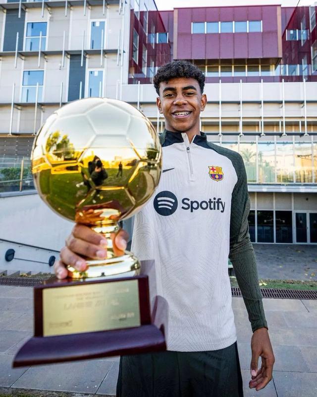 状态出色！唐斯全场投篮23中13，暴砍35分18篮板豪华两双（唐斯手感火热，23投13中砍下35分18篮板，豪取大号两双）