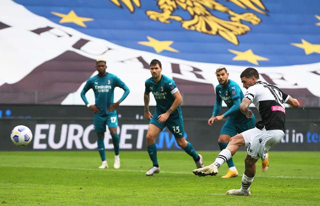 25赛季射手榜：法比奥末轮大四喜夺金靴，卡扎27球摘银靴（25赛季射手榜定格：法比奥末轮大四喜加冕金靴，卡扎27球获银靴）