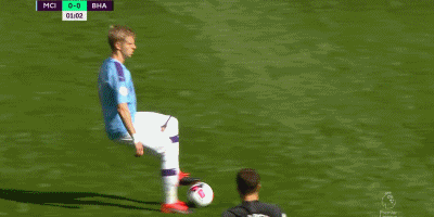 足球英超冬窗“标王”浮现，转会费惊人（英超冬窗标王出炉，天价转会费震撼）