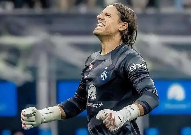 记者：杨皓宇随申花队出征亚冠广岛客场，李可因伤没有随队（杨皓宇随申花远征广岛亚冠客场，李可因伤缺席）