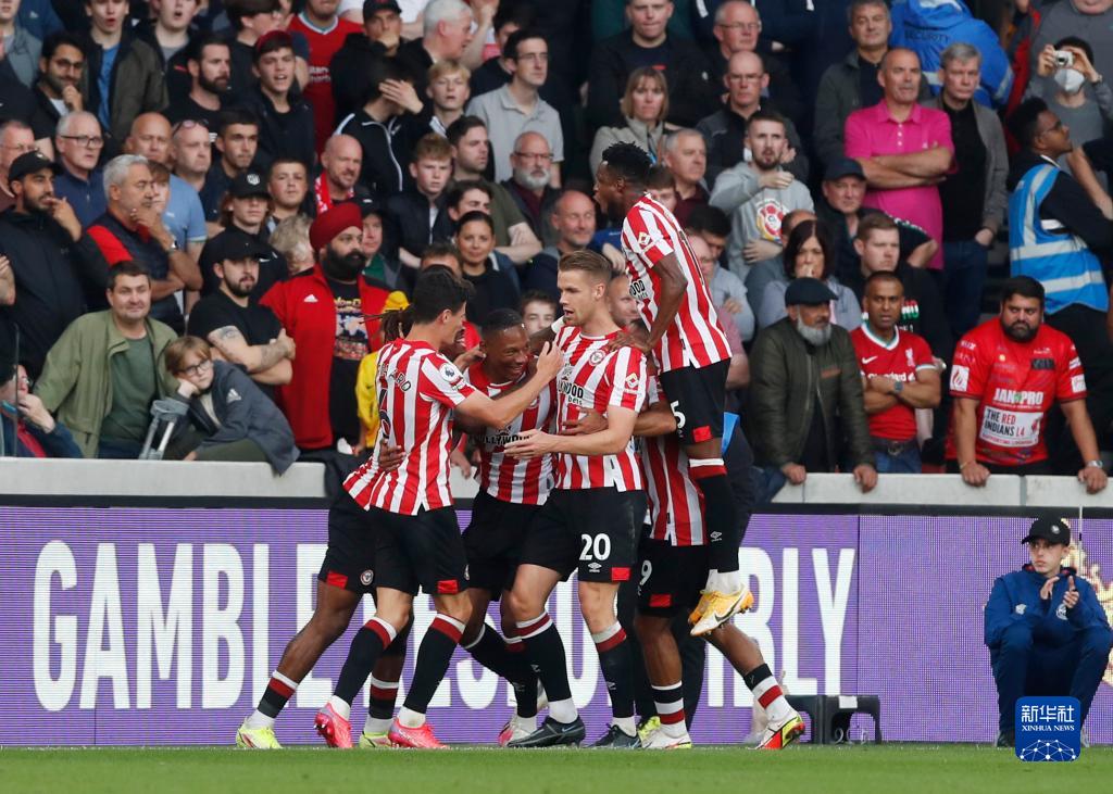 巴塞罗那迎战特内里费：女子足球联赛的巅峰对决（女足联赛焦点战：巴塞罗那对阵特内里费）