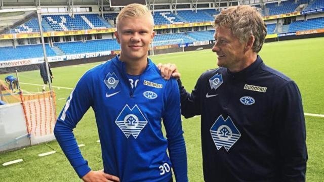 官方和三个媒体平台评选的2025中超最佳球员、教练、阵容对比（2025中超官方与三大媒体评选对比：最佳球员、教练与阵容）