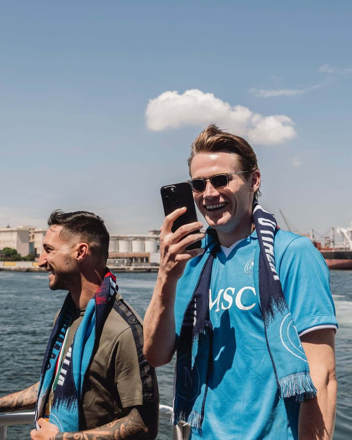 17岁290天，卡尔成为欧冠历史连续3场进球最年轻的球员（17岁290天，卡尔创欧冠最年轻连续三场破门纪录）