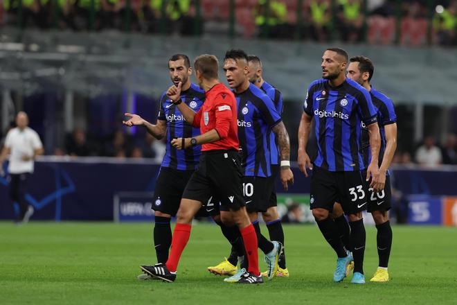 卡拉格：斯凯利是天才球员，对他未入选英格兰大名单感到惊讶（卡拉格盛赞斯凯利天赋异禀，惊讶其无缘英格兰大名单）